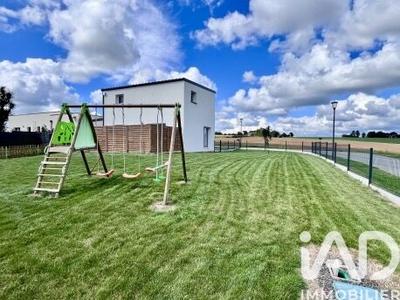 Maison - 94 m² - 5 pièces