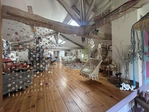 Propriété - 597 m² - 8 pièces