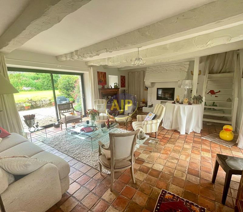 Maison - 225 m² - 8 pièces