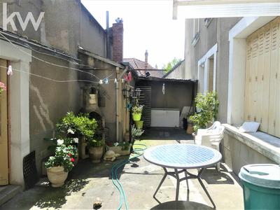 Maison - 237 m² - 9 pièces