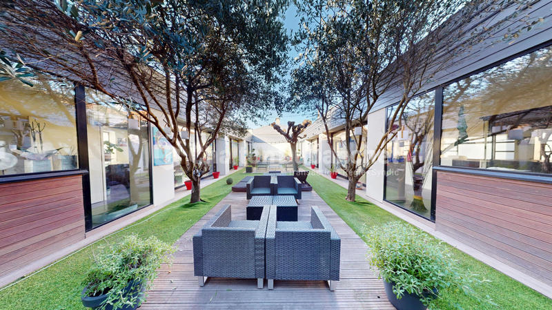 Loft - 396 m² - 8 pièces