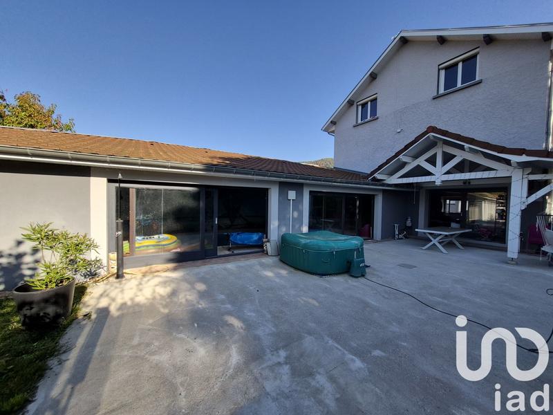 Maison - 312 m² - 6 pièces