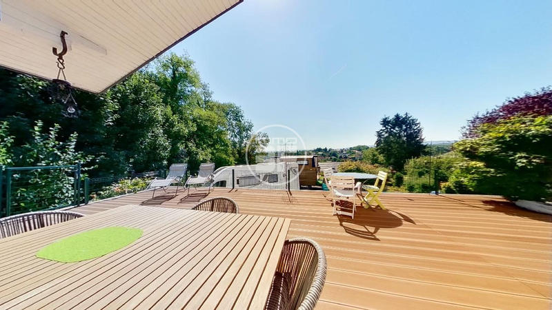 Maison - 240 m² - 5 pièces