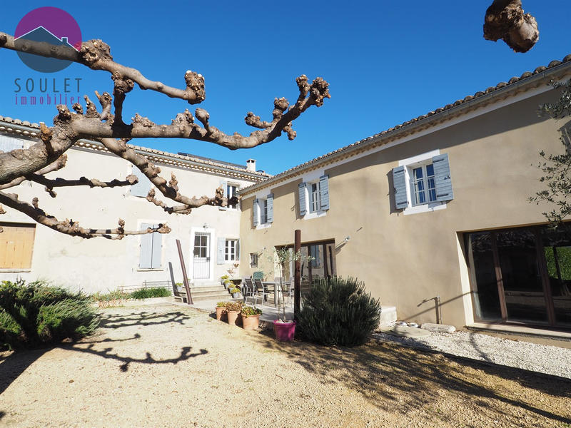 Mas - 575 m² - 15 pièces