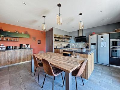 Maison - 240 m² - 8 pièces