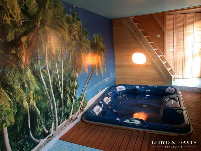 Maison - 221 m² - 7 pièces