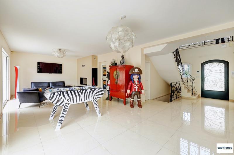 Maison de ville - 240 m² - 7 pièces