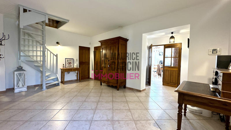 Maison - 233 m² - 5 pièces