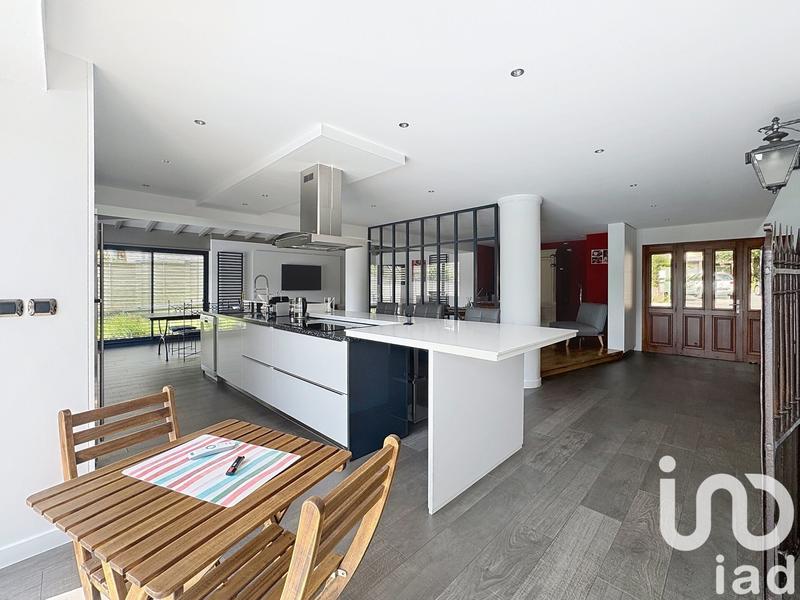 Maison - 272 m² - 8 pièces