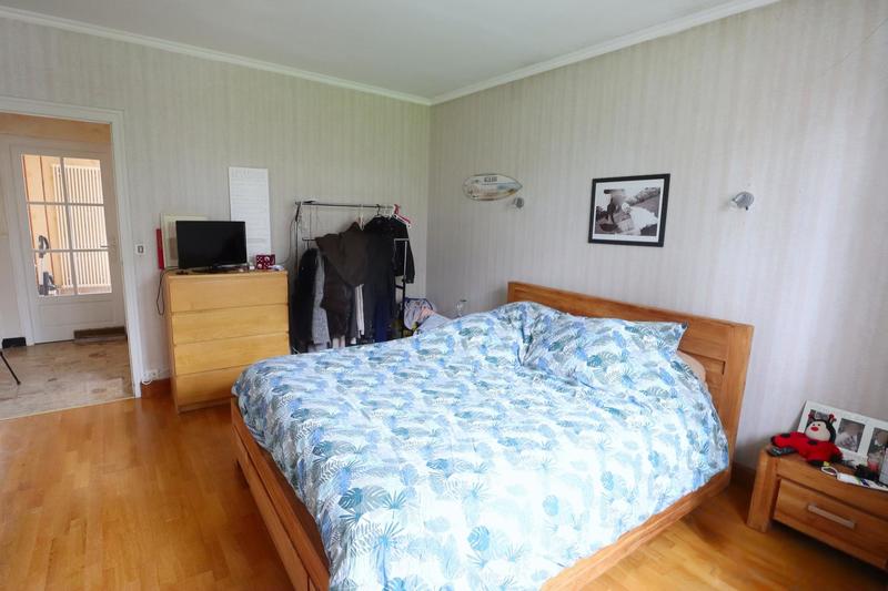 Maison - 245 m² - 10 pièces