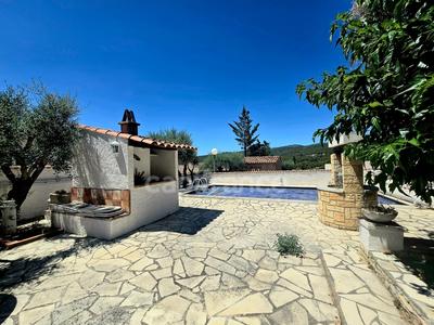 Maison - 180 m² - 5 pièces