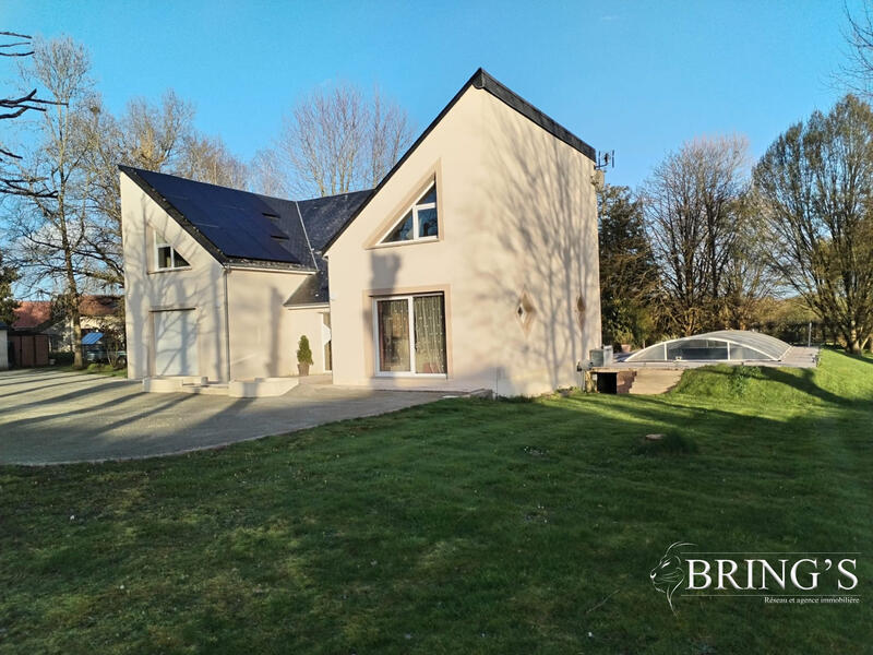 Maison traditionnelle - 151 m² - 5 pièces