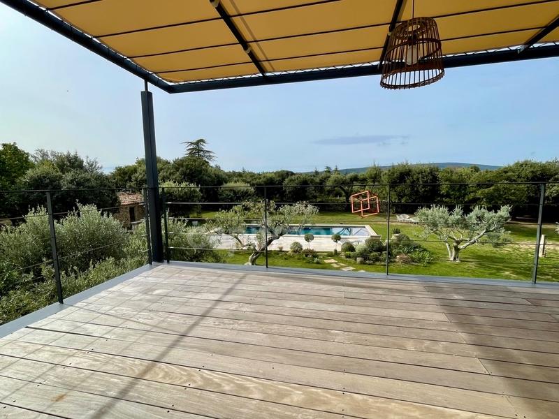 Maison - 240 m² - 7 pièces