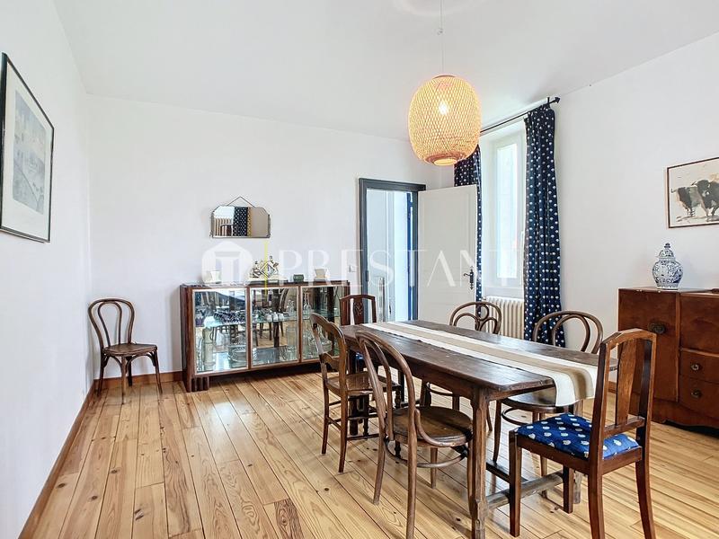 Maison - 223 m² - 6 pièces