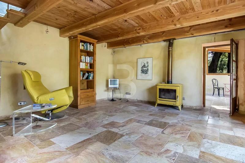 Maison - 260 m² - 11 pièces