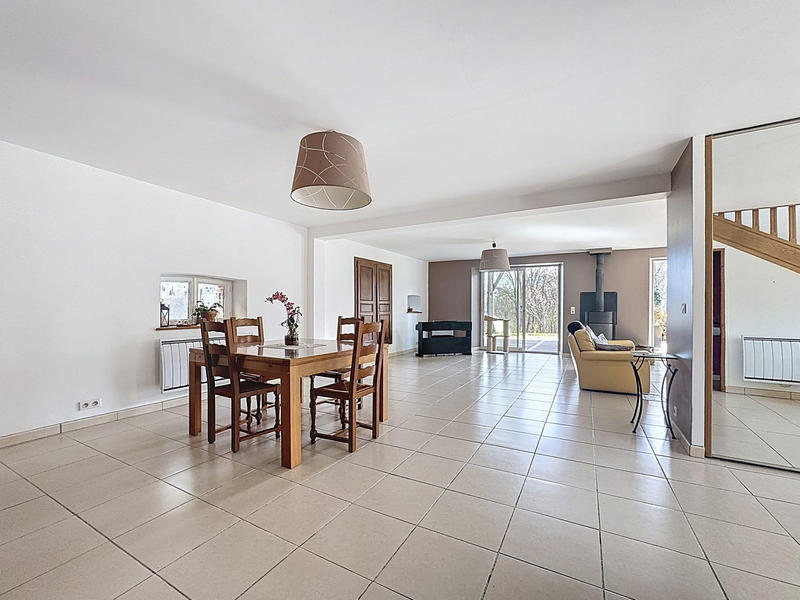 Maison - 210 m² - 7 pièces