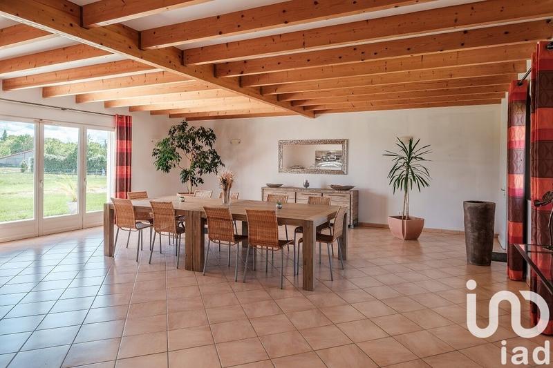 Maison - 222 m² - 6 pièces