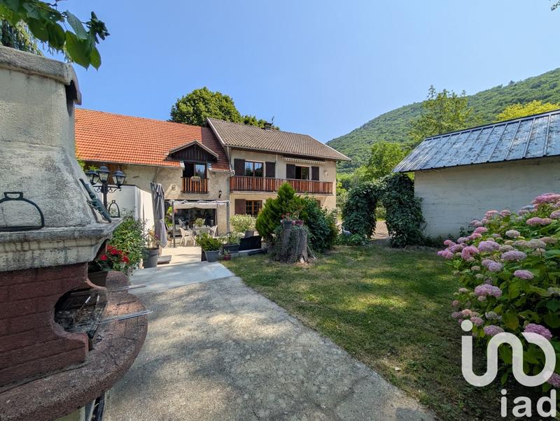 Maison - 184 m² - 9 pièces