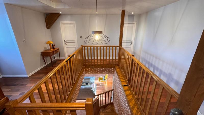 Maison - 203 m² - 6 pièces