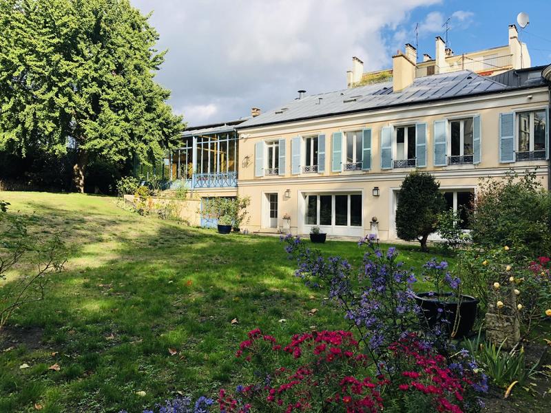 Maison - 876 m² - 20 pièces