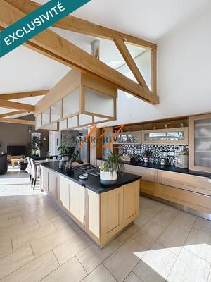 Maison - 315 m² - 8 pièces