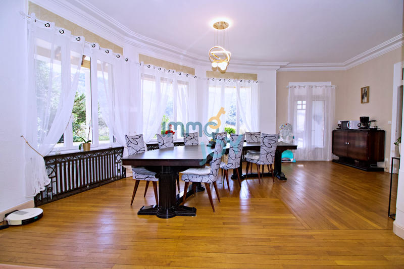 Maison - 310 m² - 11 pièces