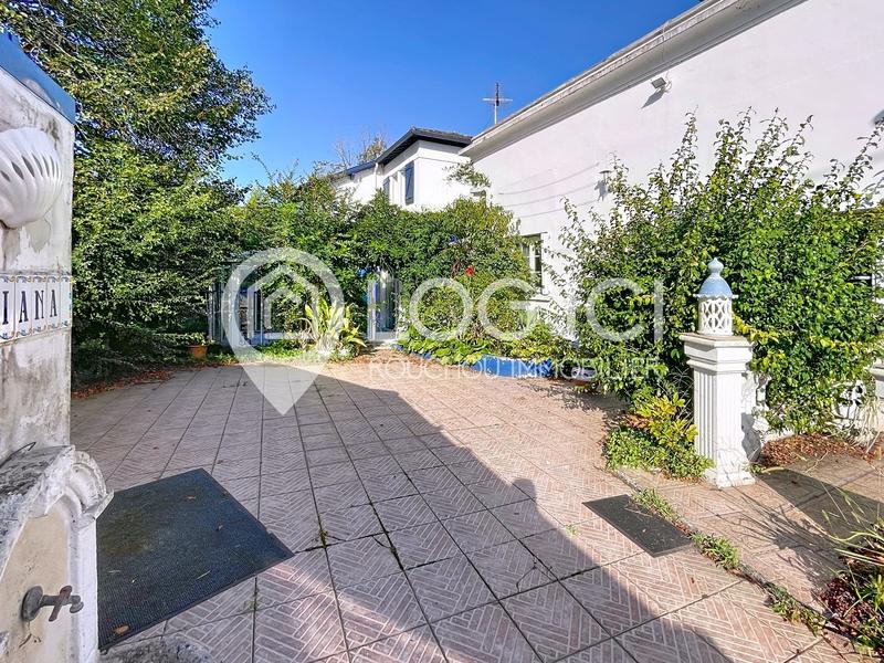 Maison - 207 m² - 7 pièces