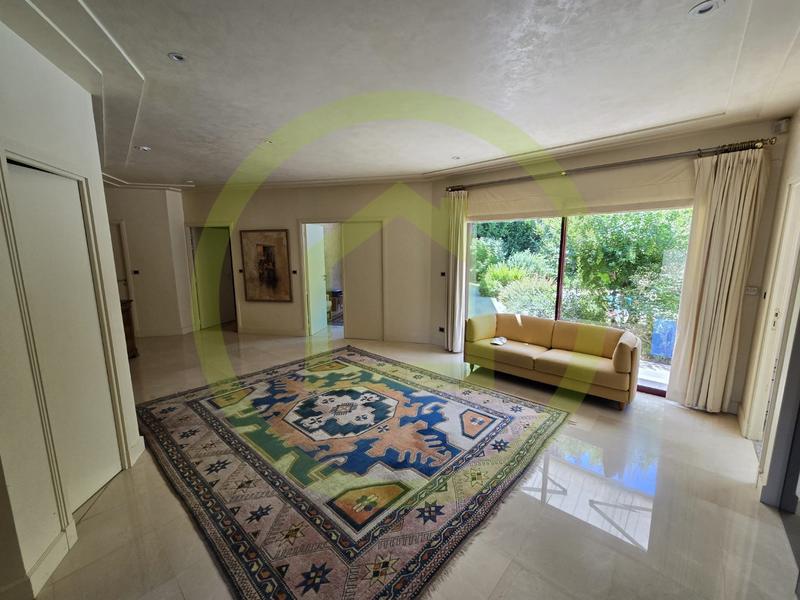 Maison - 260 m² - 6 pièces