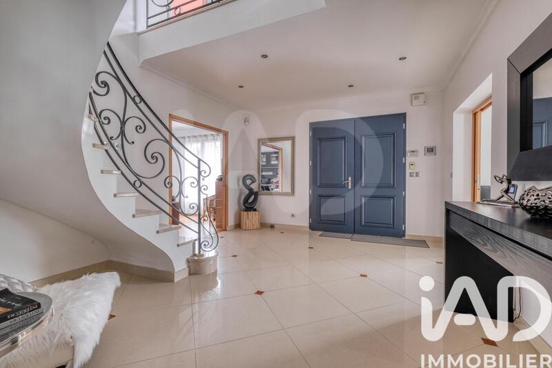 Maison - 350 m² - 8 pièces