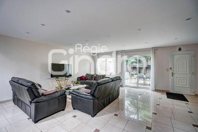 Maison - 196 m² - 6 pièces