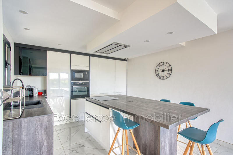 Propriété - 235 m² - 8 pièces