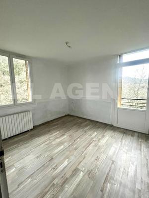 Appartement - 85 m² - 5 pièces