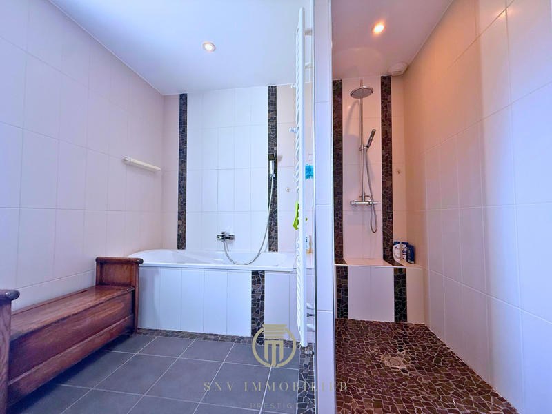 Maison - 276 m² - 9 pièces