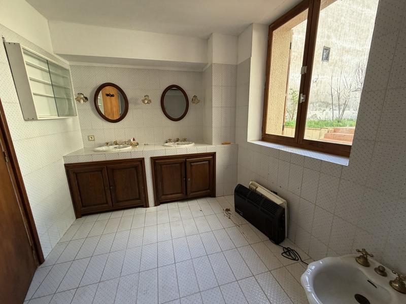 Maison - 207 m² - 7 pièces
