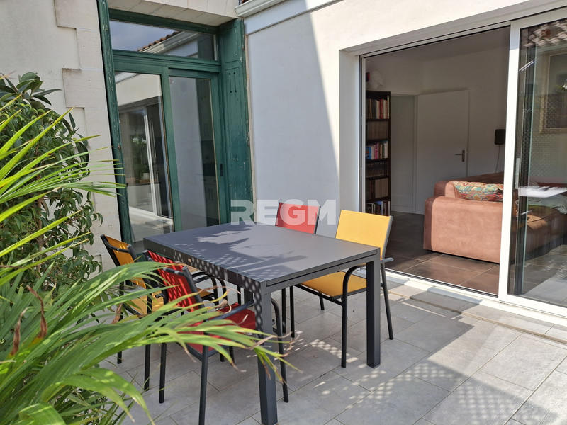 Maison - 230 m² - 9 pièces