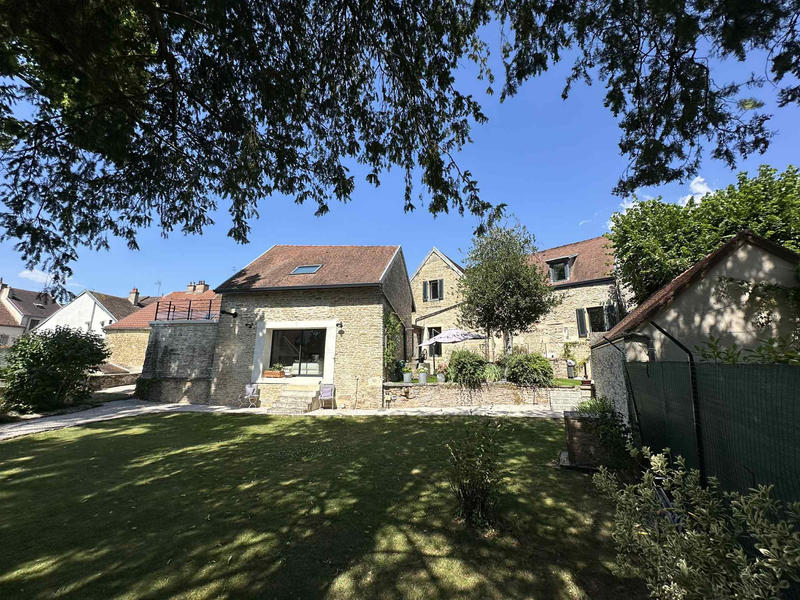 Maison - 300 m² - 9 pièces