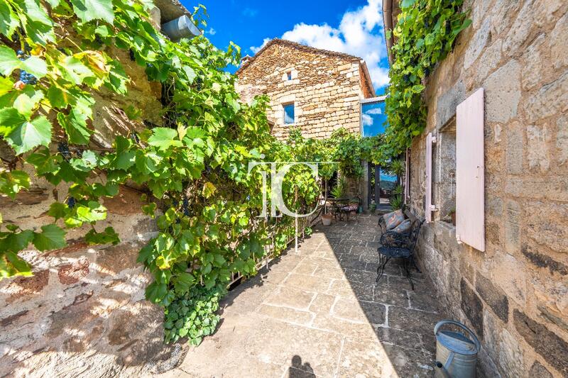 Maison - 350 m² - 11 pièces