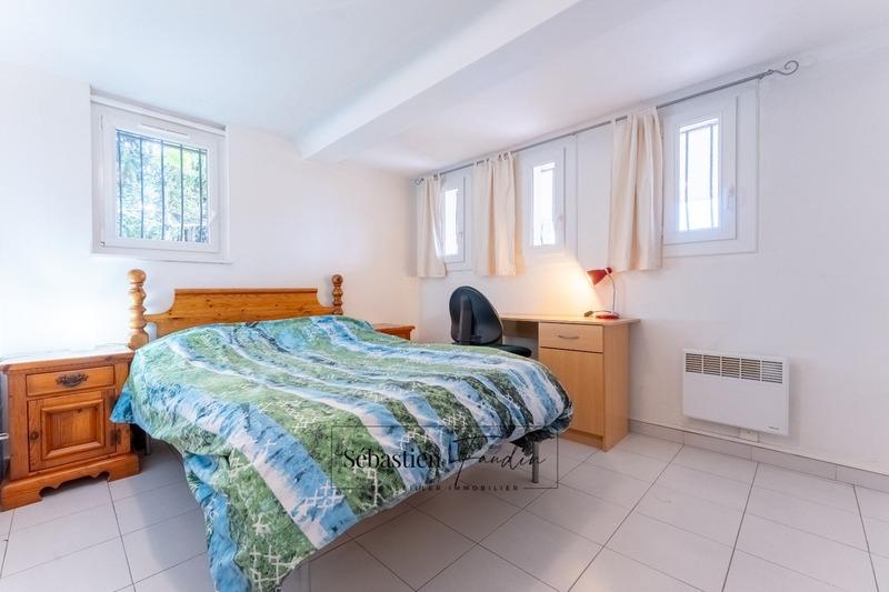 Maison - 210 m² - 8 pièces