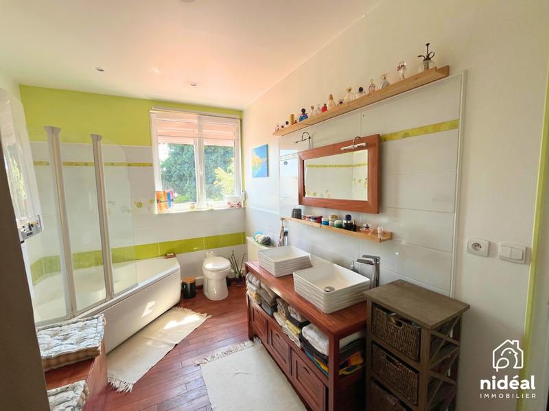 Maison - 90 m² - 5 pièces