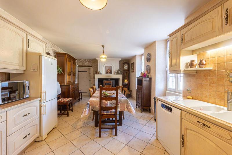 Maison - 327 m² - 7 pièces