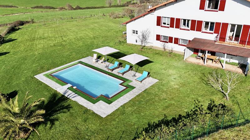 Demeure - 311 m² - 12 pièces