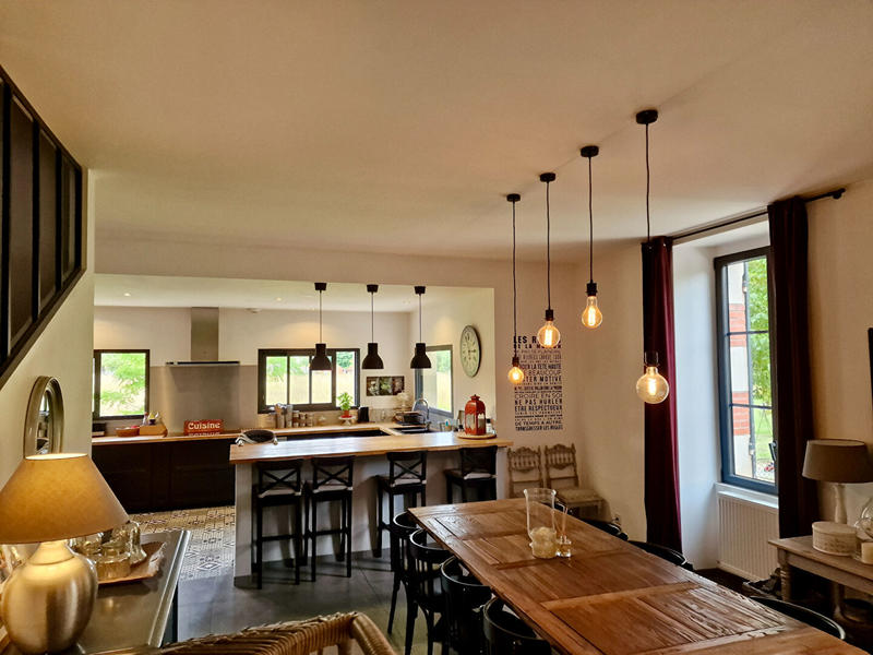 Maison - 262 m² - 9 pièces