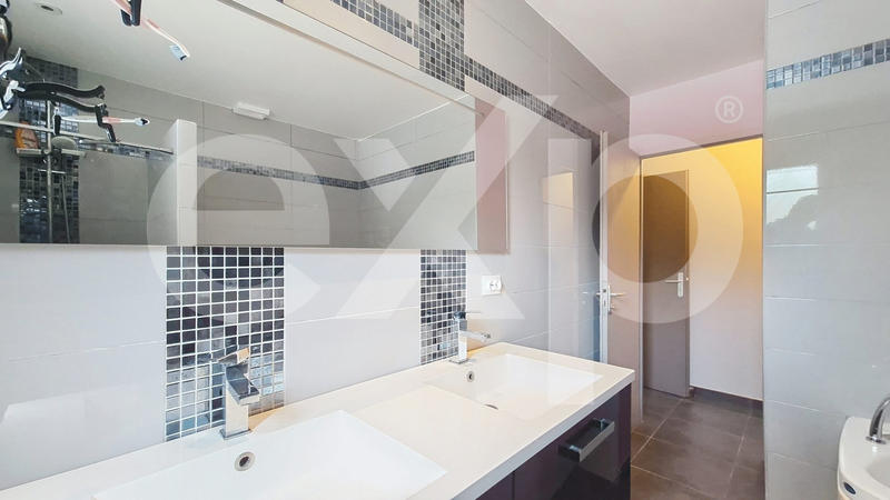 Maison traditionnelle - 97 m² - 5 pièces