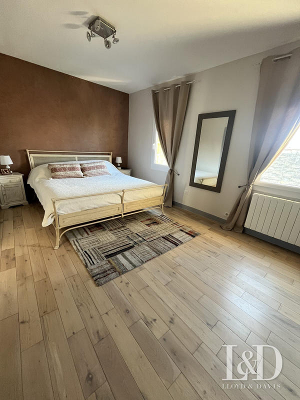 Maison - 220 m² - 9 pièces