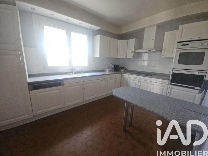 Maison - 246 m² - 9 pièces