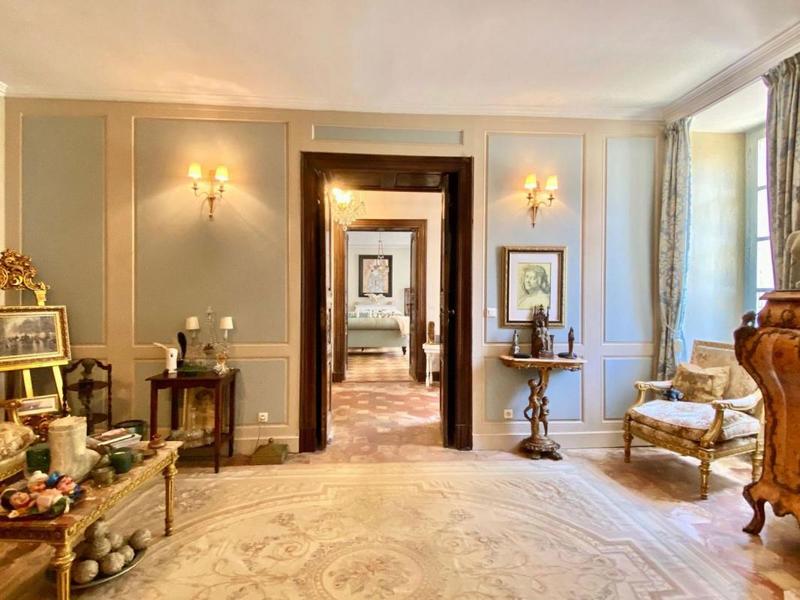 Château - 880 m² - 25 pièces