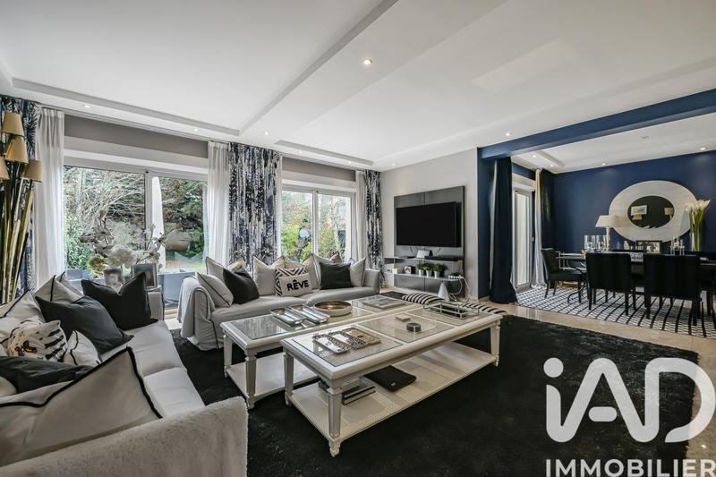 Maison - 273 m² - 8 pièces
