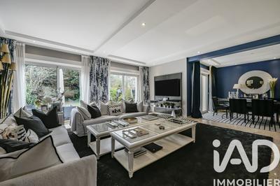 Maison - 273 m² - 8 pièces