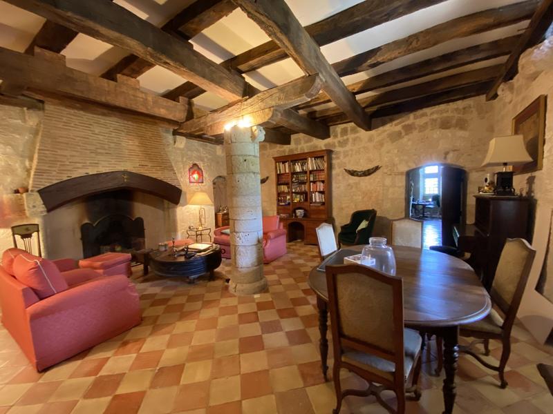 Maison - 365 m² - 8 pièces