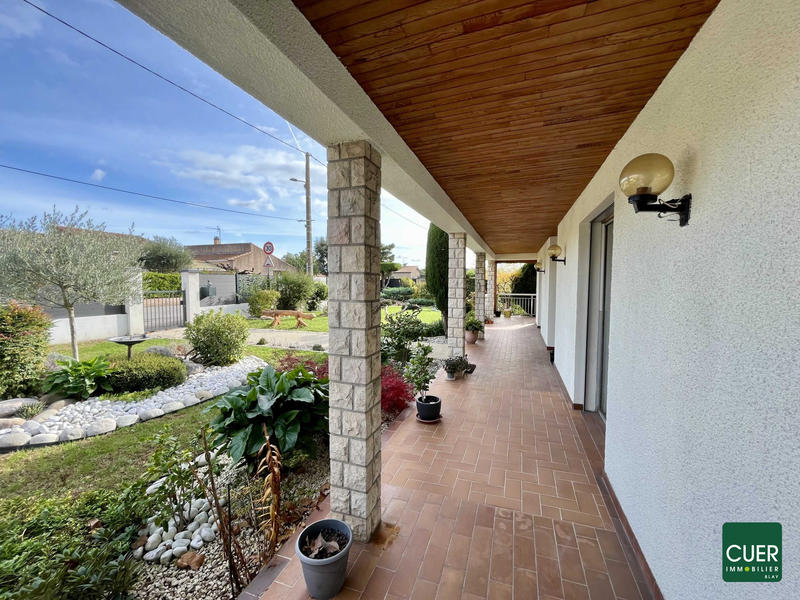 Maison - 245 m² - 9 pièces